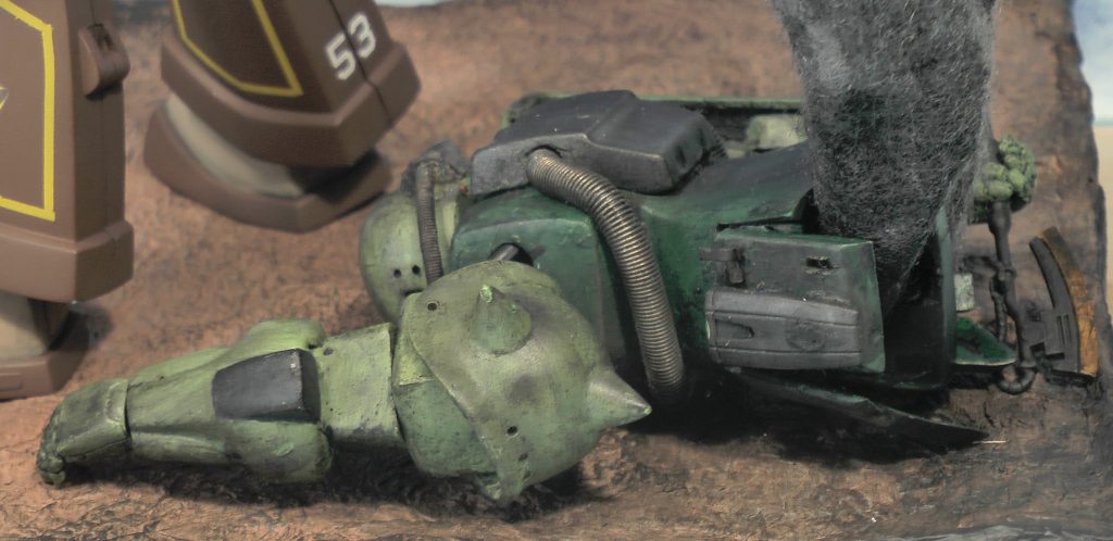 わき役その1の撃破されたザクⅡ(旧キットマインレイヤー)です。爆炎は綿です。