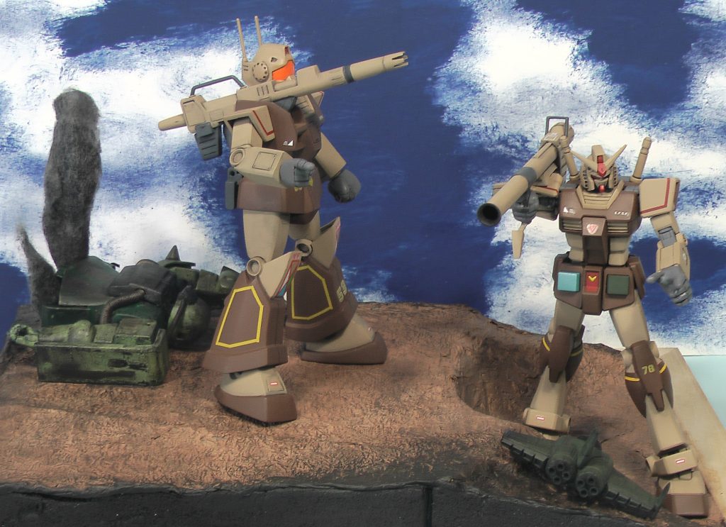 ガンダムのヘリウムコア(4か所)は、ジムキャノンのヒザの4色に合わせて塗装しています。