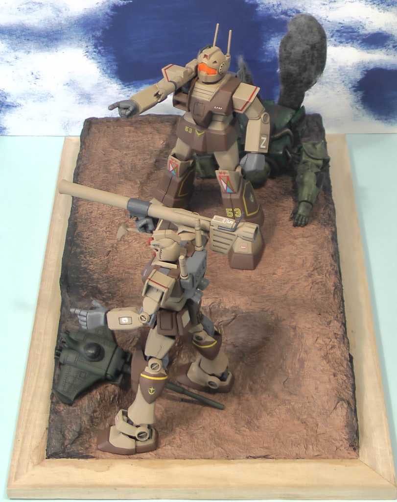 ベースはコルクボードで、発泡スチロール製の地面に表面は木工ボンド水溶液を染み込ませたティッシュペーパーで覆っています。