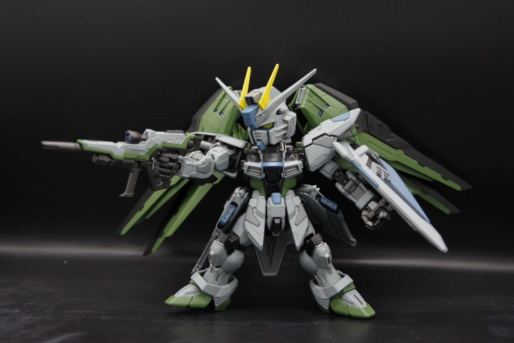 ビームライフル構え。MGSDは文字通りSDのMGの様なディティールの細かさで塗装しただけでも上手に作れたような満足感がありステキ。