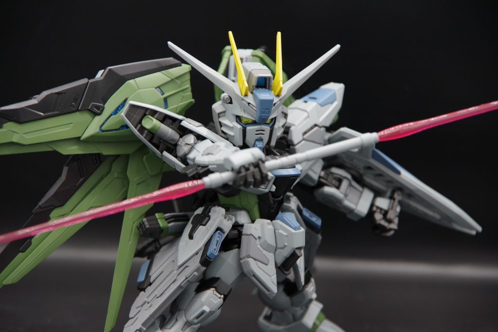 腰部のサーベルも連結します。