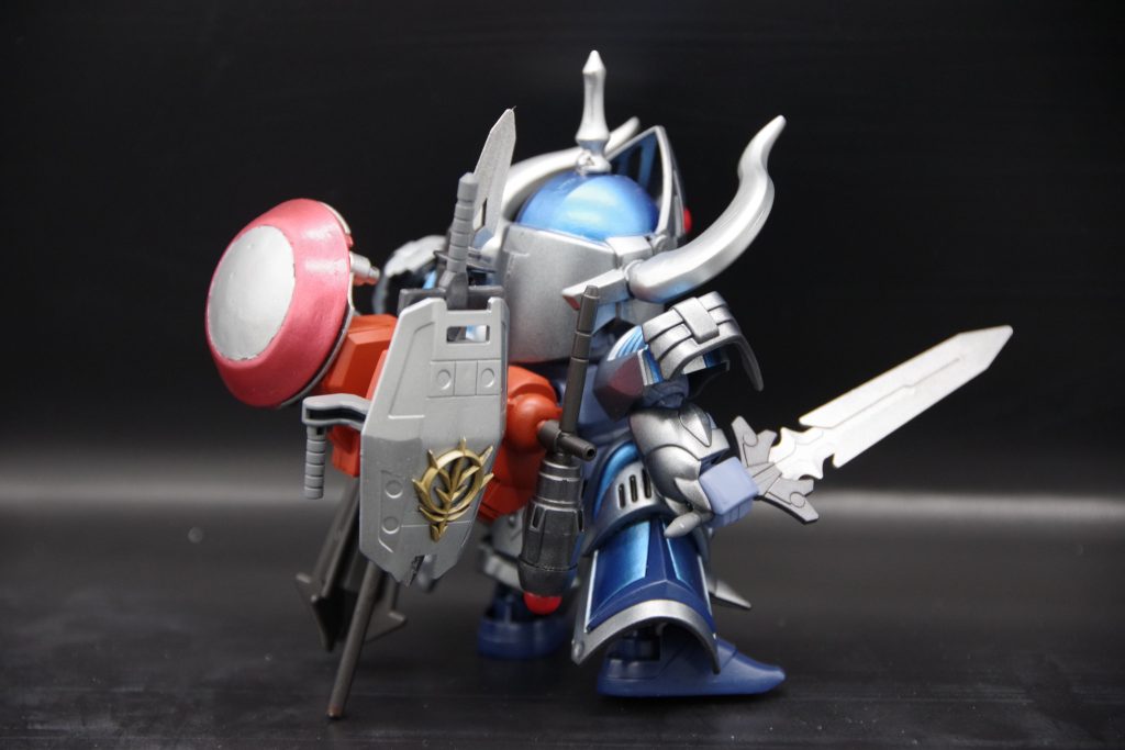 バックパックには各職業の武器と鎧を搭載可能。 始めは簡単な思い付きでしたが、リューナイトのクラスチェンジなどから職業変更のアイディアを思いつきました。作ってみると思ったイメージ通りにできてとても楽しく制作できました!長々となりましたがご覧いただきありがとうございました!!