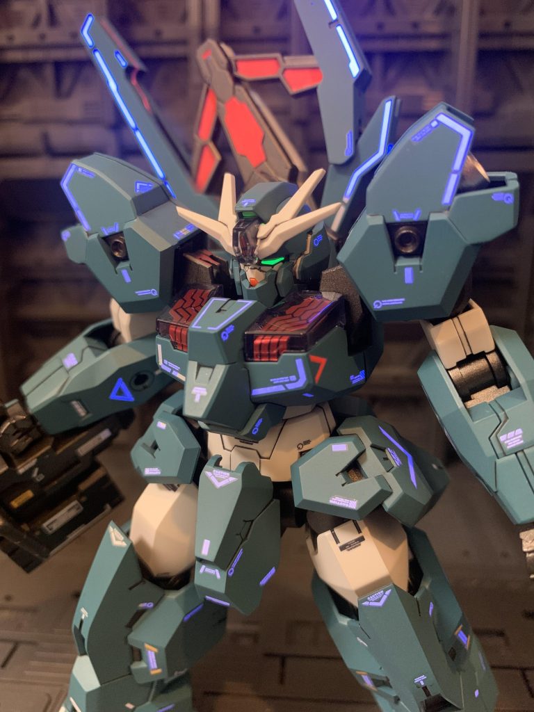 胸のクリアパーツはコンパウンドで磨きツヤツヤにしています。写真だとイマイチ分かりませんね💦