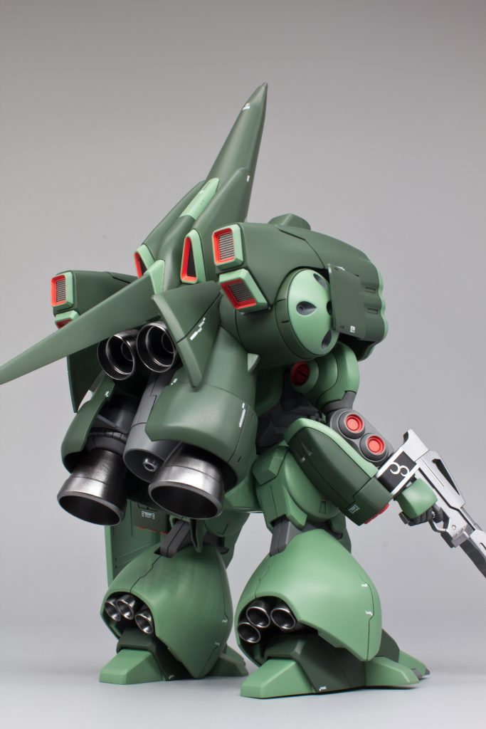 それでも何とか!と思ってかなり設定画とにらめっこしたんですがどうしてもミサイルポッドと本体の繋がり方が読み解けず結局説明書通り組み立てました😢実力不足を痛感です💦