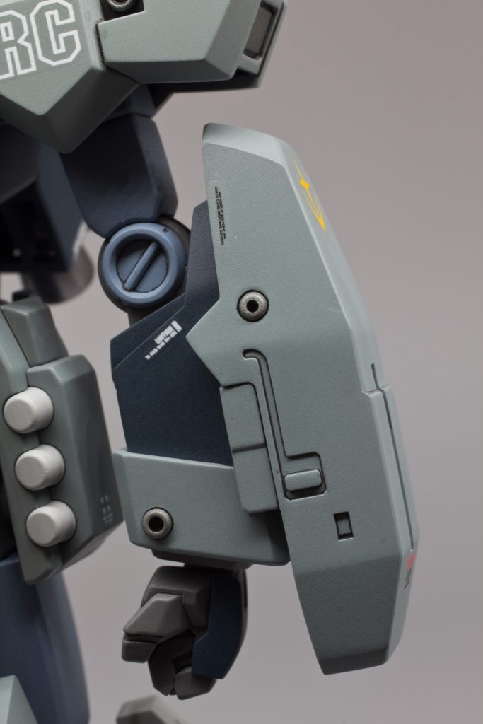 特にこの左腕パーツの抜きのシャープさには惚れ惚れします😆