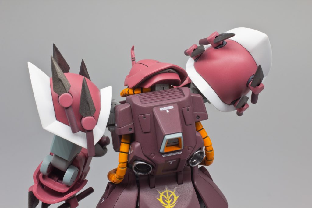 複雑な形状見せる後頭部！上手くパーツ分割してます！さすがバンダイ！！