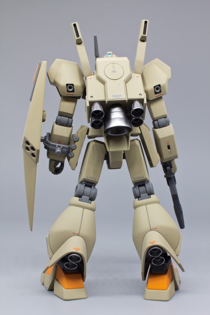 バックパック、脚部バーニアスラスターが増えてるのが一番の特徴ですね！！