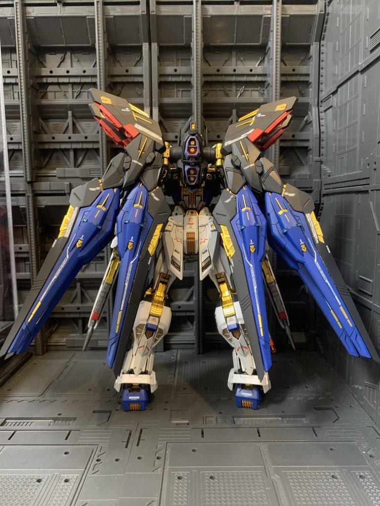 背後から。ドラグーンもマッシブですねw