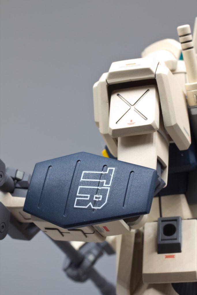 左腕に装備される小型のシールド!「TR」のロゴが割とお気に入りです!