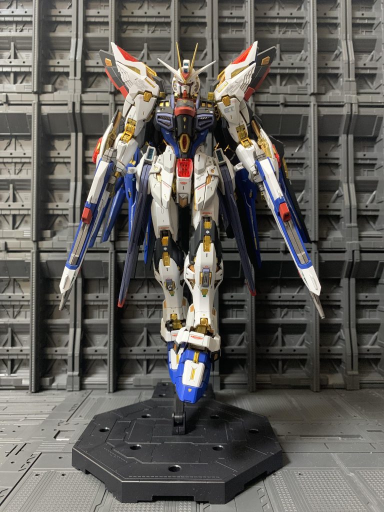 お決まりのポージングです。足をクロスできる構造がすごいです😳