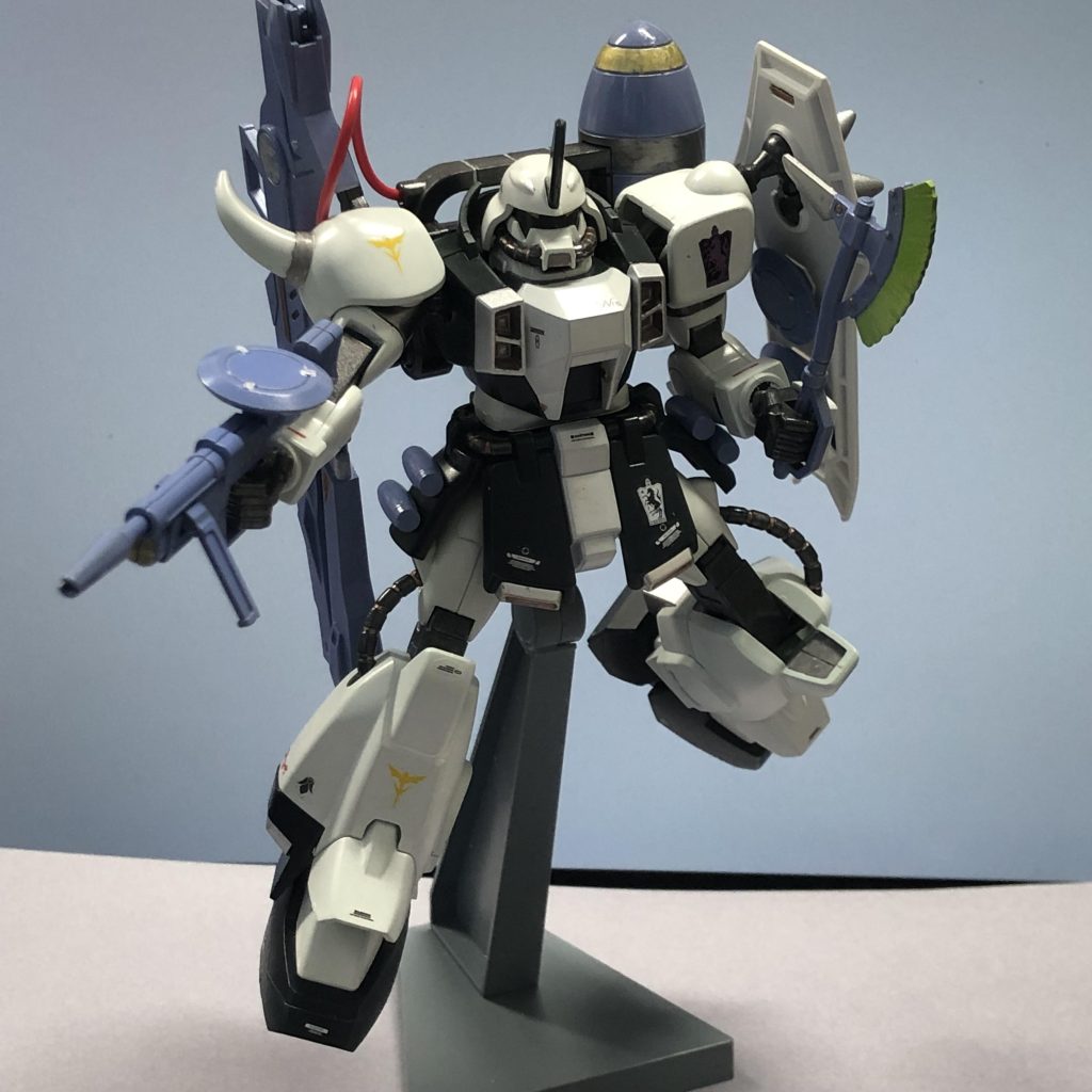 ようやく出た水性ホビーカラーの蛍光色、楽しみにしてましたが、色合いはアクリジョンとほとんど変わらないですね。発色させるのが結構大変。粘性はアクリジョンより低いのでエアブラシ塗装はすごく楽になりましたが…UVライト無しだとこんな感じです。