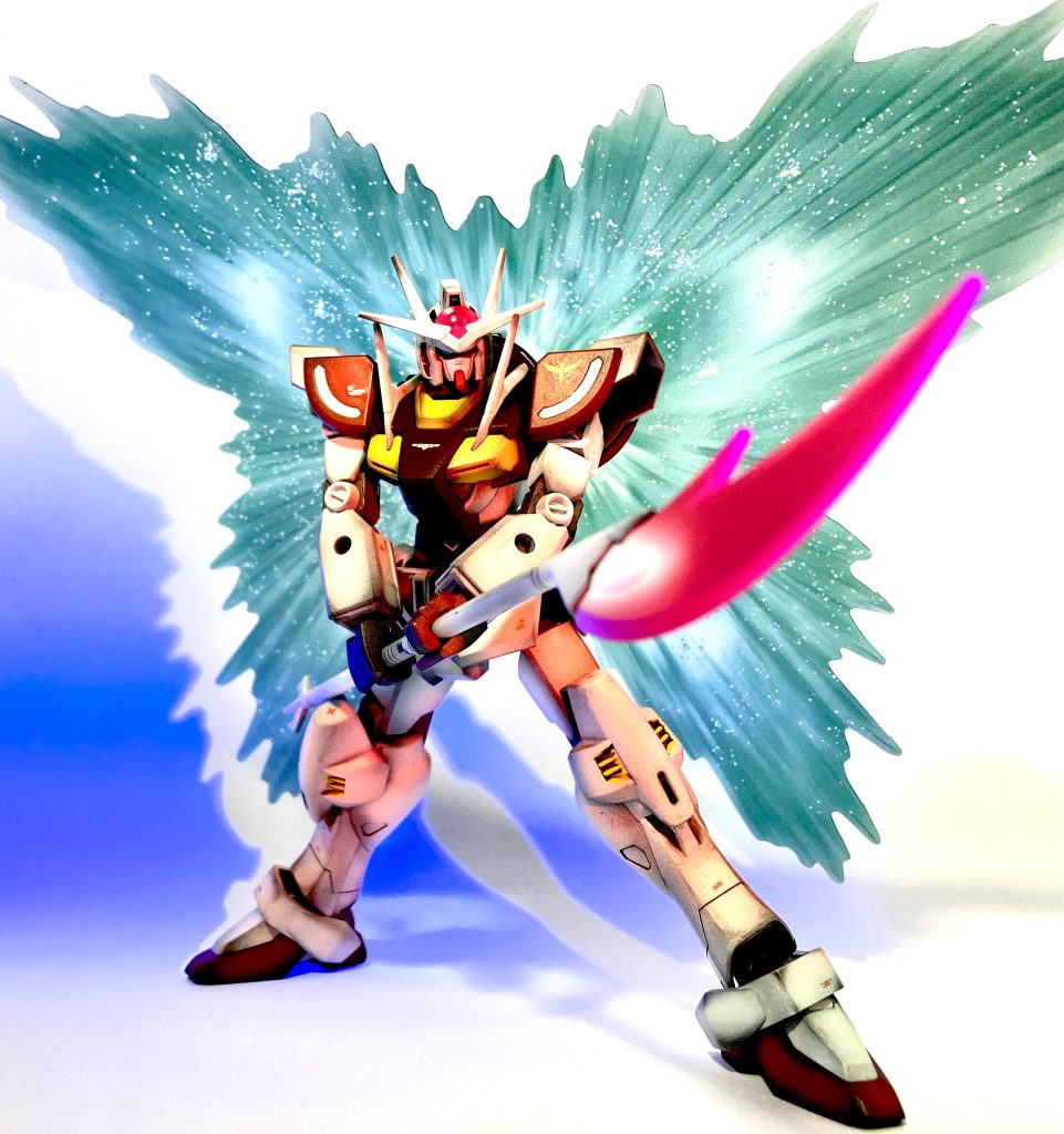 トランザム!!ブラックライトを当てると発光する塗料「ルミネ」を塗布してトランザムを演出。GNフェザーの方にも緑を塗布してるんですが画像じゃイマイチ分からんのが残念…