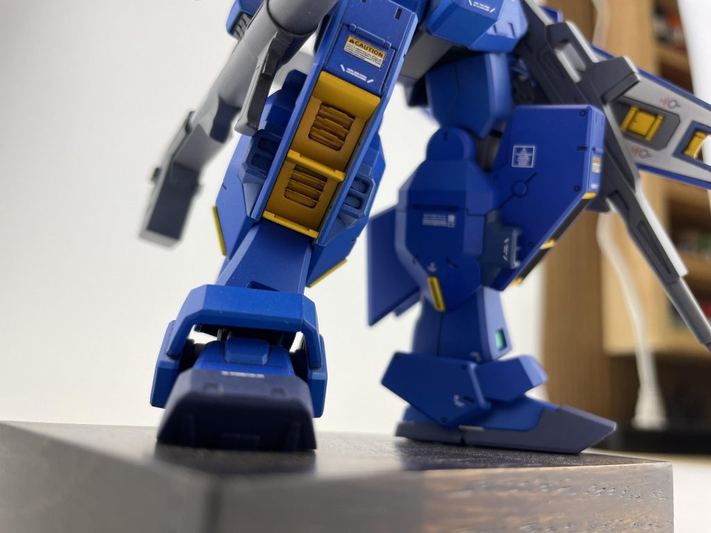 I added PE louvres in the front intakes.