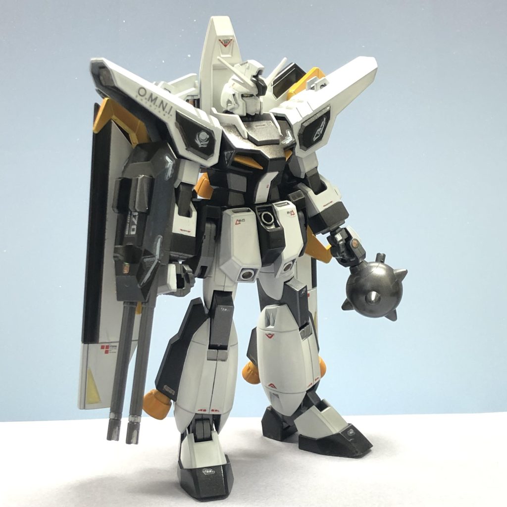 眼は最近の定番の通常金色UVで水色発光です。ガンメタ以外の下地は水性ホビーカラーのシルバーメイン白:水性ホビーカラーのミモザメイン黒:水性ホビーカラーのミッドナイトブルーガンメタ部:これは直に水性ホビーカラーの赤鉄色アクセント:水性ホビーカラーのオレンジイエロー部分塗装はミスターホビーマーカーメタリックセットです