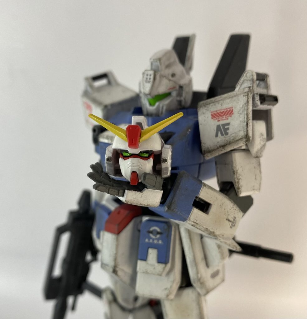 本当は『ブルーディスティニー・リペアード』と題して、ガンダムヘッドで作製していたのですが、、、ほぼ塗り分けた後に、頭部の重要なパーツを紛失、、、、とりあえず持ち合わせのジム頭部で完成させたものです😭パーツ見つかったらガンダムヘッドで再投稿します、、