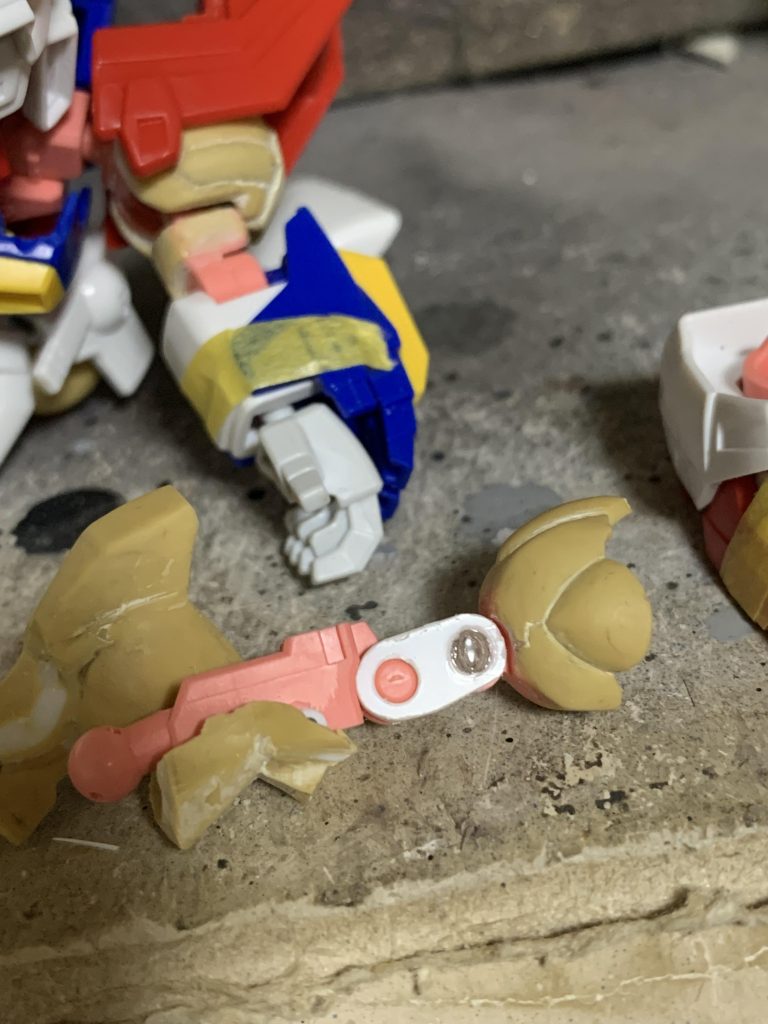 ひざの二重関節パーツはポン付けパーツですが、あんまり意味がないのでおすすめ出来ません。やるなら三重関節がいいですよ。