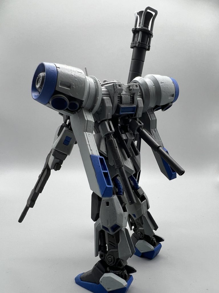 また後に試作品であるパルスレーザー砲を2門搭載しており、後に小型化されたものが百式改に搭載されている