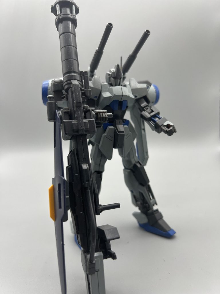 メガバズーカランチャー「GOAT」は境界戦記のブレイディフォックスのライフルをベースに余剰パーツでディティールアップバックパックはデミ・バーディングのバックパックを百式改によせて改造しました