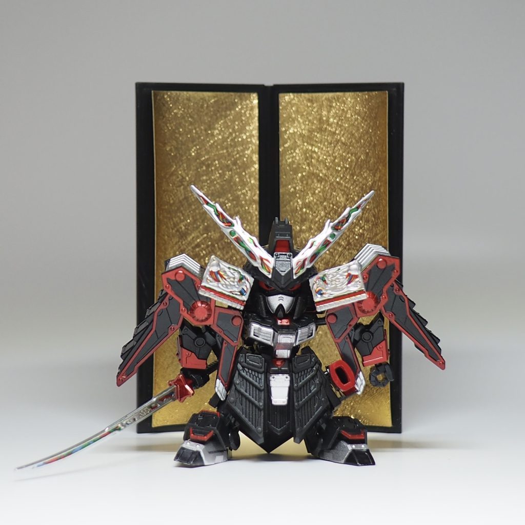 百均で購入した金屏風で撮影。金の用紙を剥がして、墨絵を印刷した紙を貼り付けただけです。