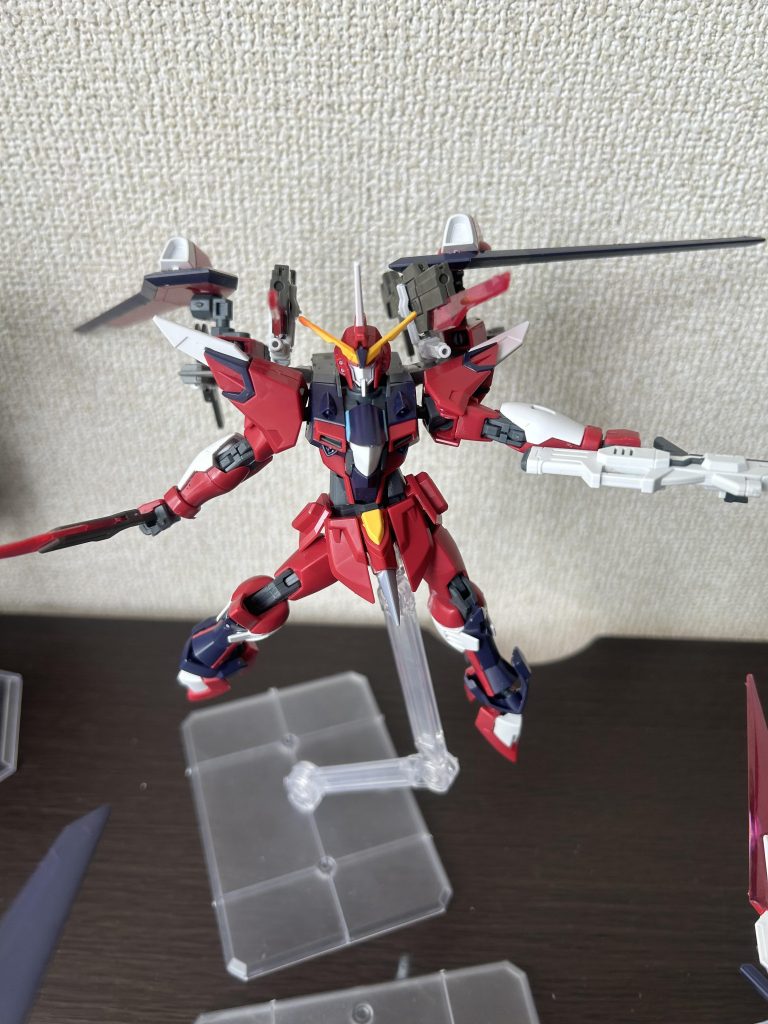 ビルドファイターズのパーツと30mmの飛行機を使ってバックパックにしましたディランザソルの銃剣をつけてみたら良い感じでした実家にハルート、F91、ガンダムX、旧デスティニーがあればGNソードライフル、ヴェズバー、シールドバスターライフル、パルマをつけて完成にしたいですが、そのままだと色が合わないから塗装が必要か…良い色を考えなくては…