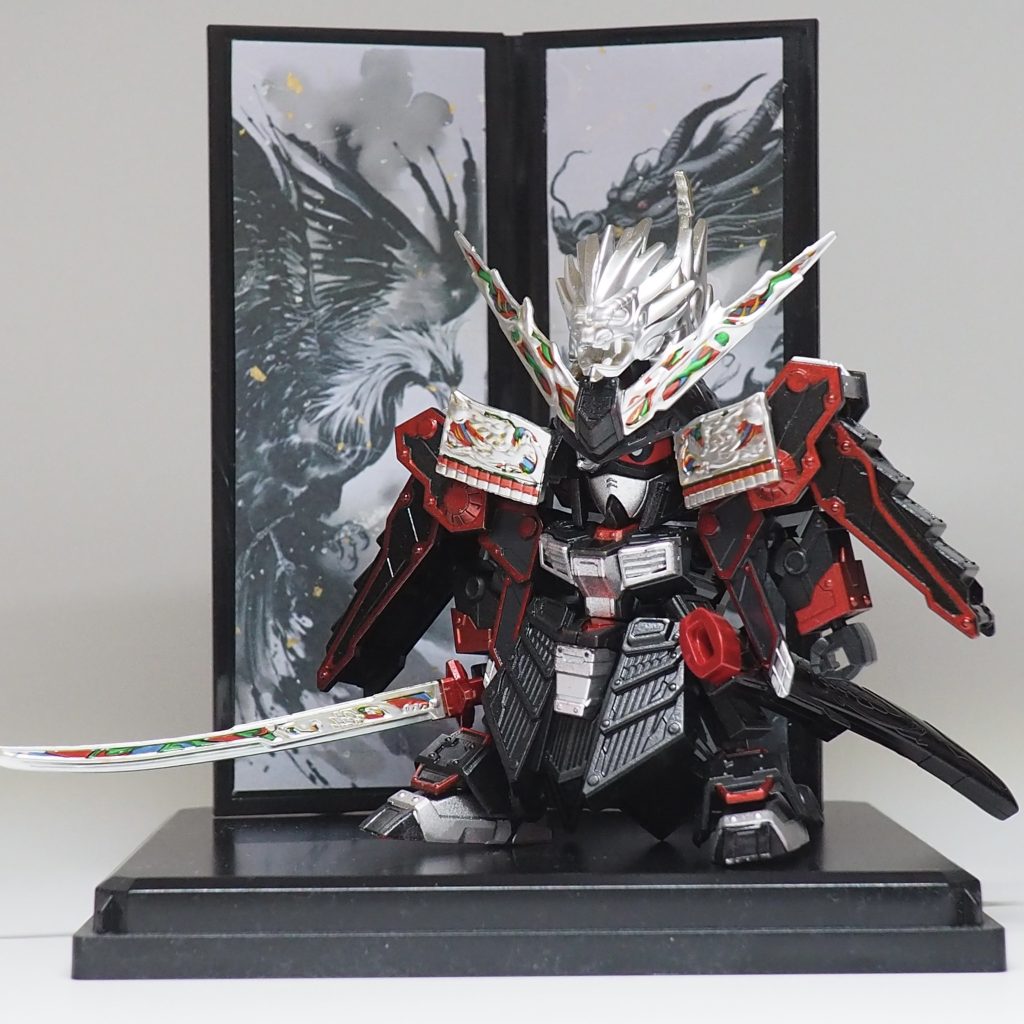 息子に買ってあげた隠密エアリアルから眼帯とシーサーを譲り受けてシルバーで塗装して装着しました。