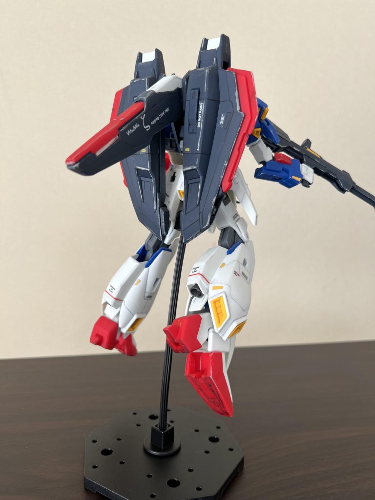 バックショット。エッジ部分はシルバーで塗装剥がれをイメージ。