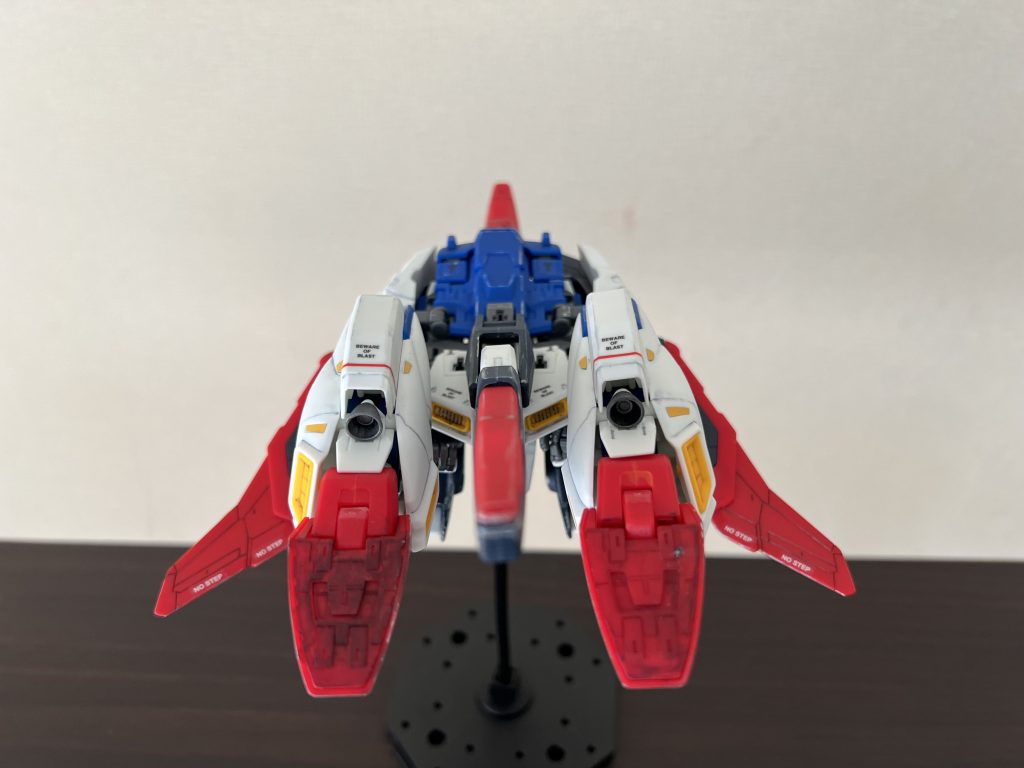 このキット、テールスタビライザーがボタン電池入れると光るんですよね。