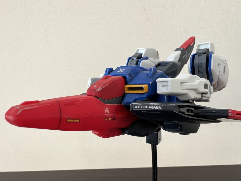 ウェーブライダーも全体的に丸みがあります。航空機というよりもシャトルに近い感じ。