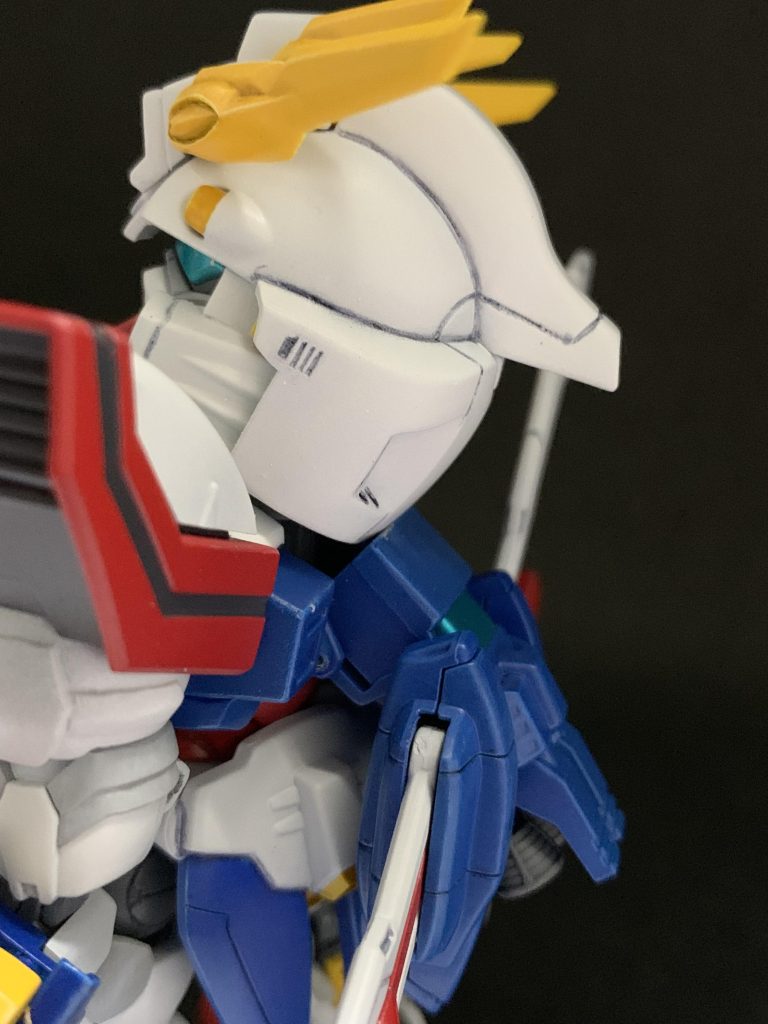 首を後ろに倒したときに後頭部とバックパックが干渉しないように、バックパックの逃げ可動ギミックを入れてますね〜。