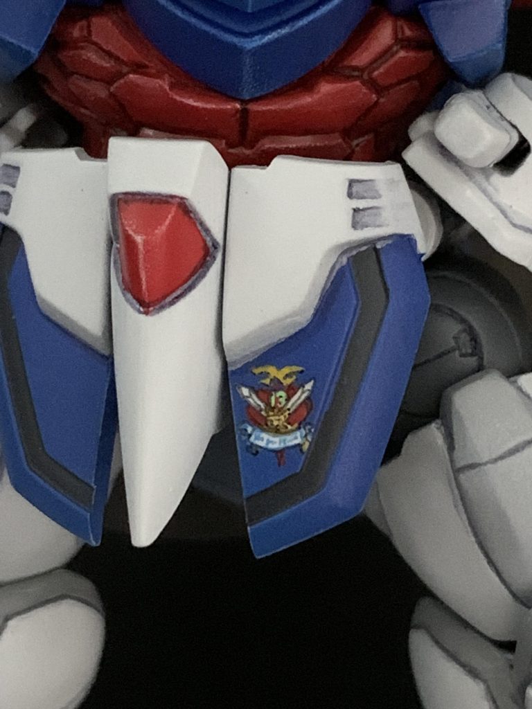 腰のキングオブハートのマークは手描きです。