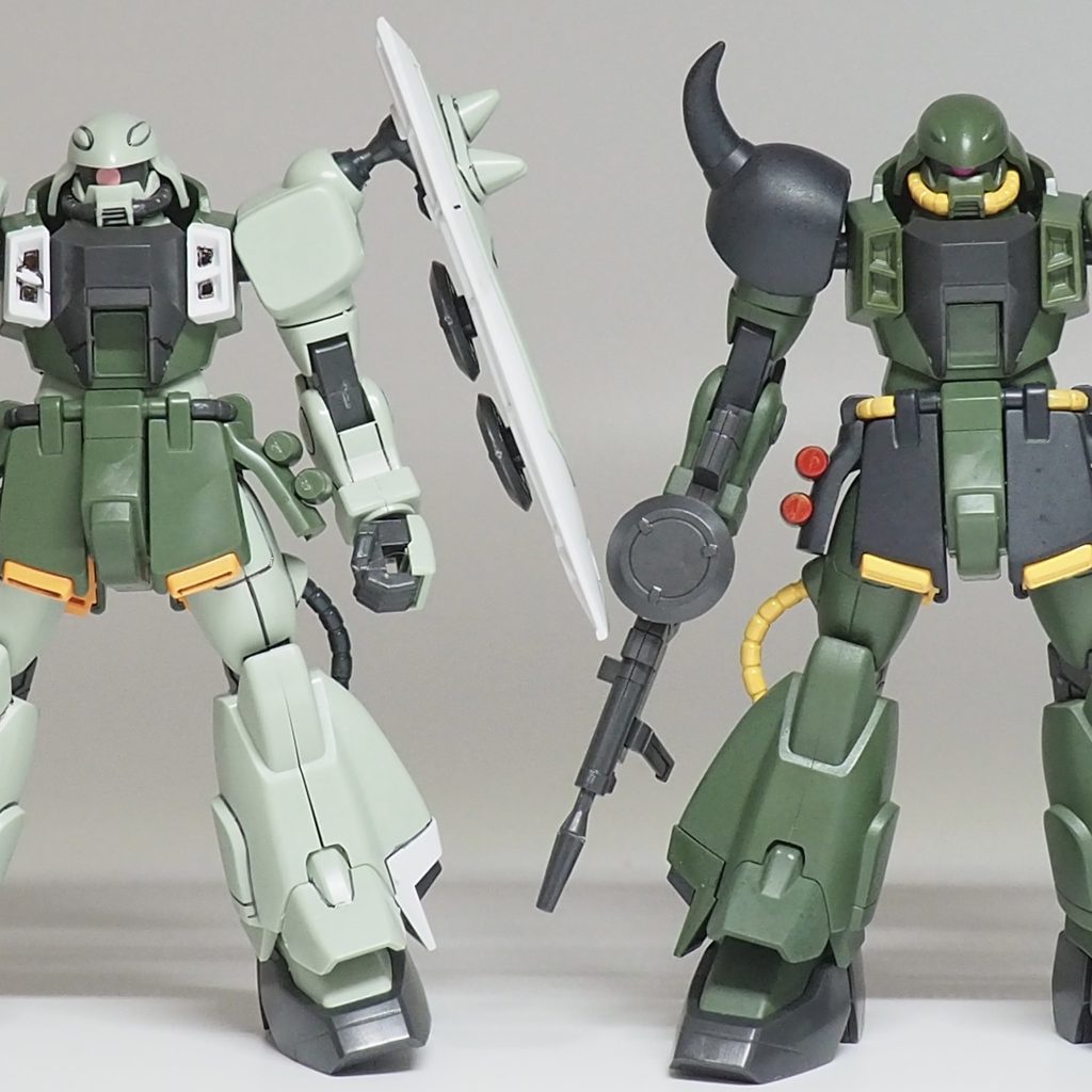 息子がパチ組したガナーザクウォーリアの本体と比較。頭部の改修とカラーリング変更だけで随分印象が変わったかなと。 おしまい。、