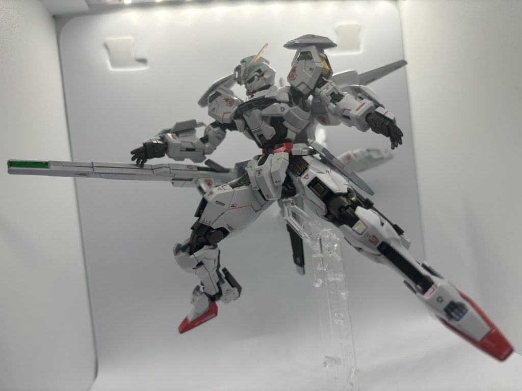 最後の今回の塗装レシピになります。基本は水性ホビーカラーです。今回きれいだと思ったのはメタルブラック+ステラパールホワイトです。フレーム白：エアリアルホワイトガンビット白：メイレスケンブホワイトロッドライフル白：ガンダムホワイト内部フレーム：メタルブラックイエロー：ステラパールイエローレッド：ステラパールレッド全体：ステラパールホワイト蛍光スミ入れ：蛍光エナメル(ガイアノーツ)一部部分塗装：スーパーファインシルバー、チタンゴールド、ラバーブラック