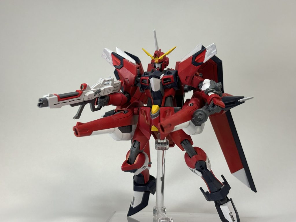 両腰にセイバーのアムフォルタスプラズマ収束ビーム砲とビームガトリング砲を追加し前方に構えれるようにしています