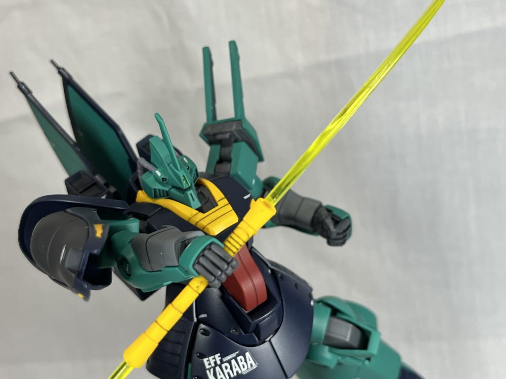 イエロー部分はシタデルカラーで筆塗り塗装しました。ビームナギナタのみは塗装擦れを考慮して無塗装のつや消しトップコートのみの仕上げになっています。