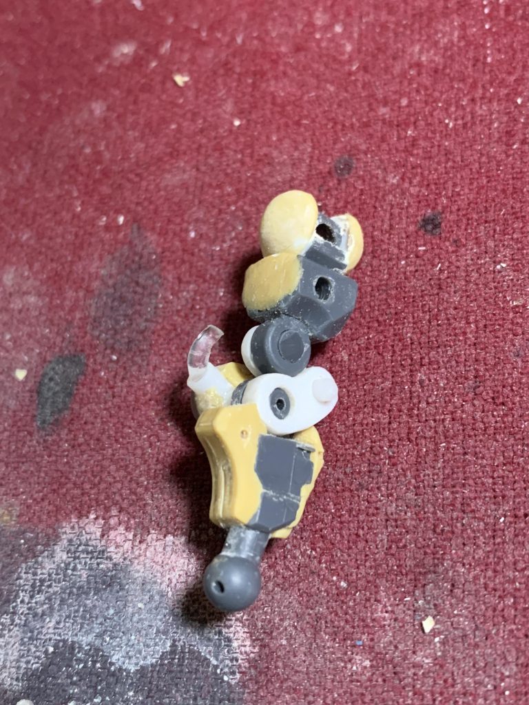 組むとこんなです。これに外装を組む感じで工作を進めています。