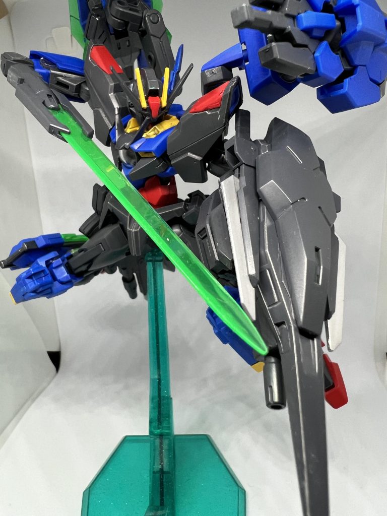 ワイスでは頭部の追加アンテナが2本有りましたがノワールでは1本に減らしてます(塗装中に紛失した_:( _ ́ཫ`):_)