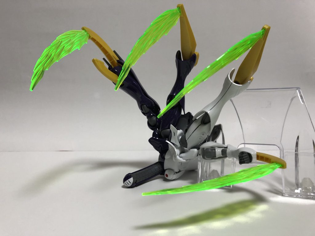 親指以外からはビームサーベルが。