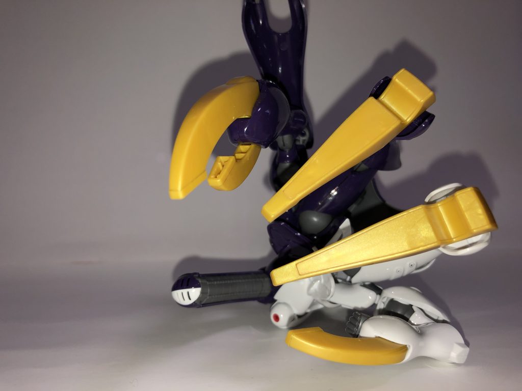 一部差し換えで手に変形。漫画では握り拳にまでなってましたがそこまでは無理。