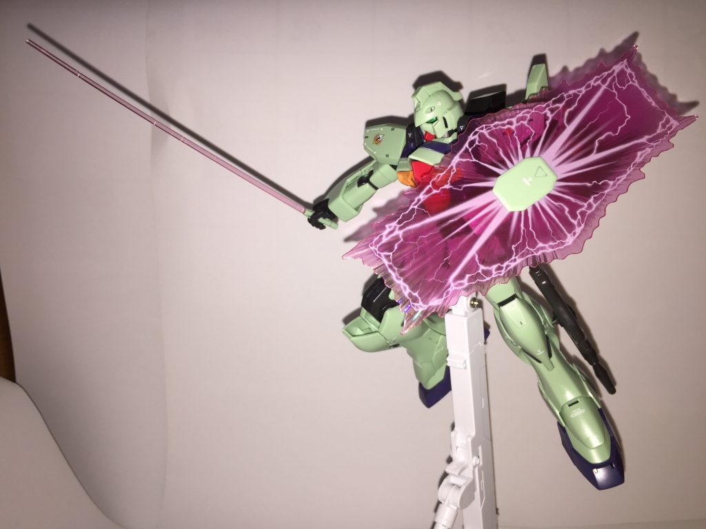 通常のビームサーベル。脚にライフルを付けれるのはVガンらしい。