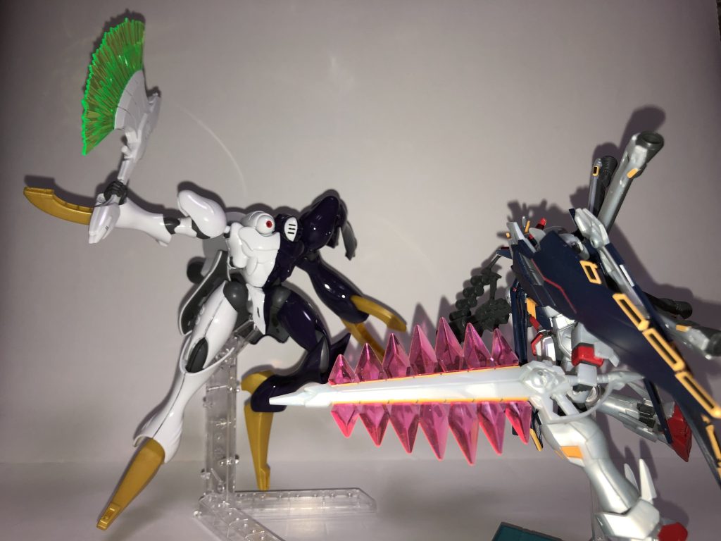 「しねぇぇぇ！」「もってくれっ！俺の…クロスボーン・ガンダム！」