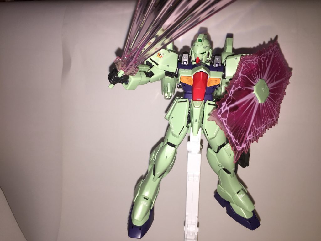 扇状のサーベルも。