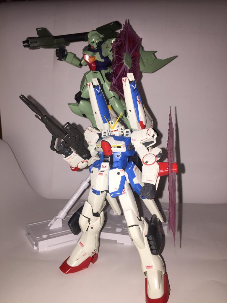 MG Vダッシュと。サイズ的にスタンド接続はHGと同じでもよさそうなんですがMGサイズの接続です。