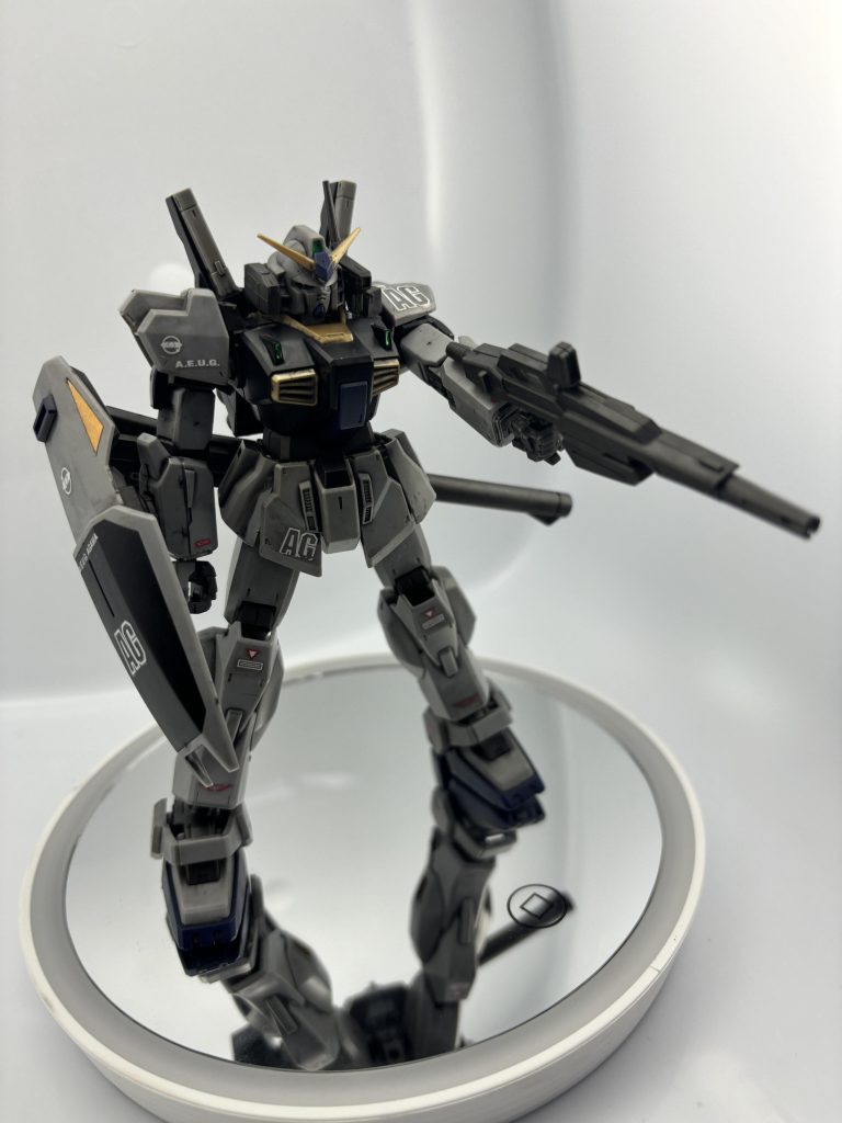 サクッと完成!素組みしてリアルタッチマーカーでウェザリングしただけ!だいたい2時間ほど使用しました。最低限バーニア裏は筆塗りしました。