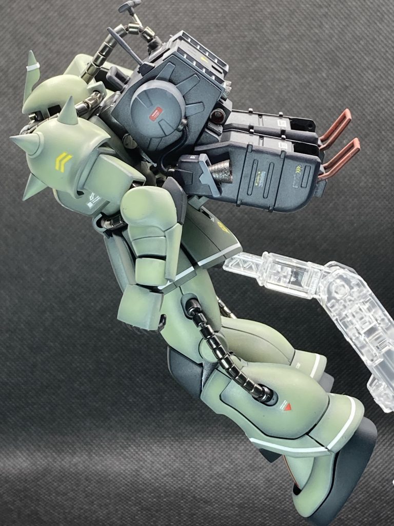 基本的にHGザクⅡはほぼ素組です　素組でこんなにスタイルの良いザクが出来るなんて驚きですカスタム機っぽいのでついでに指揮官用アンテナも付けてます