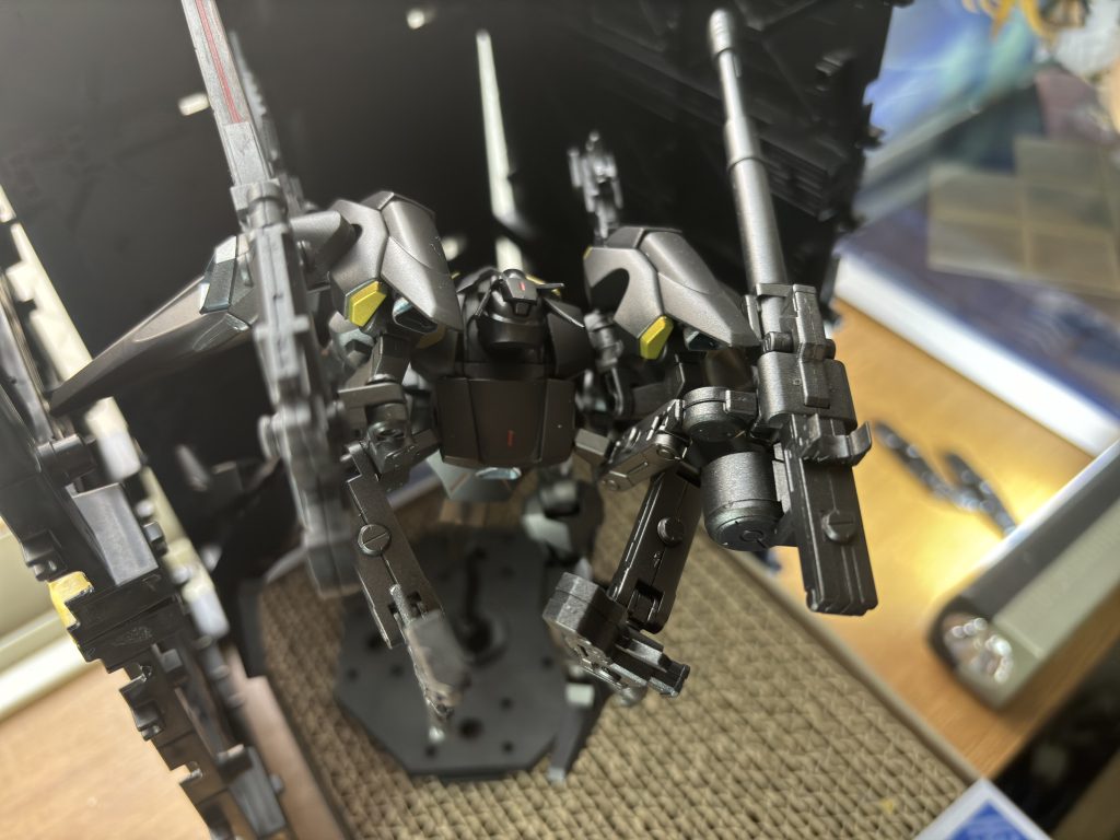 各種手持ち武器は3mm磁石をつかって換装可能に！ACVDをイメージしていたのですが、弊害として重量過多に。。。まあガンプラだし関係ないね！