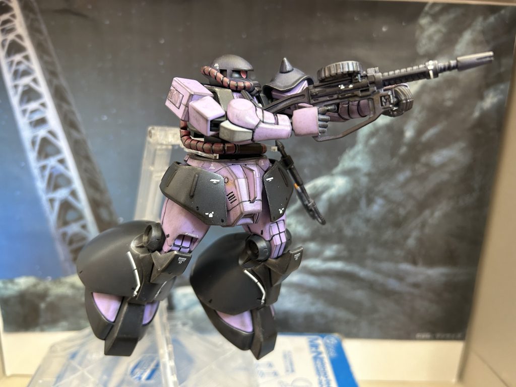 大元はリバイブ版ザクⅡを使用して別パーツをミキシングしました。頭・体・腕:ザクⅡ(リバイブ版)腰:ズゴックE脚:リックドム