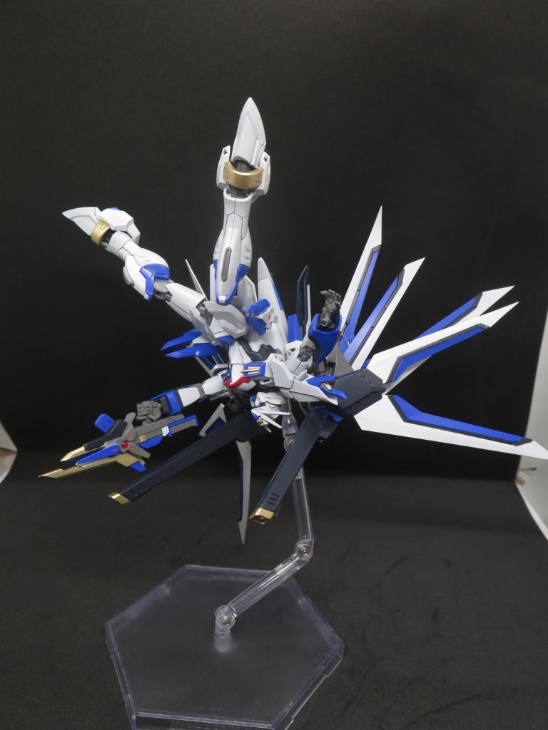 ディバインバスター.フルバースト背部に装備した2門の超高インパルス砲シュトゥルムヴァーハーと腰部左右に持つレイジングプリスティスを同時に展開し、右手に保持したレイジングバスターライフルをも加えた計5つの砲門で一斉射撃を行う態勢であり、最強ともいえる破壊力を発揮しつつ、複数の敵を同時かつ精密に狙撃可能な戦闘プログラムTYPE