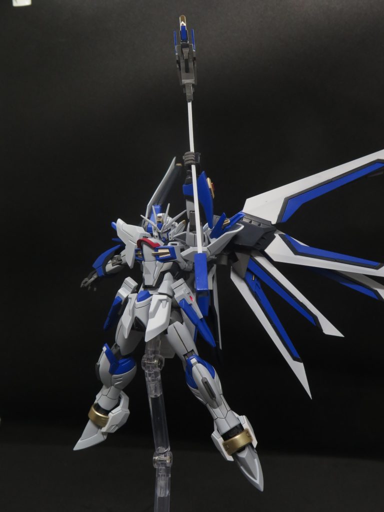 最終収束砲撃ースターライトブレイカー周囲のエネルギーを一点に集め、さらに圧縮して一気にぶっ放す集束型砲撃。即座に撃てない分、大したエネルギー消費をしない割にはビーム系砲撃の中でも最上級の威力を持つ。