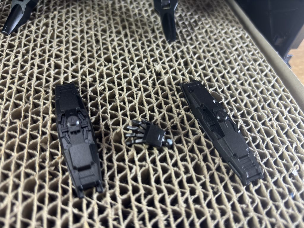 シュープリスみたいに脚にこちらのパーツ付けるつもりだったんですが、保持力が低下してしまったので断念(塗装の厚み？)平手はどうしよう。。。シャープ化までしたんだけどなー