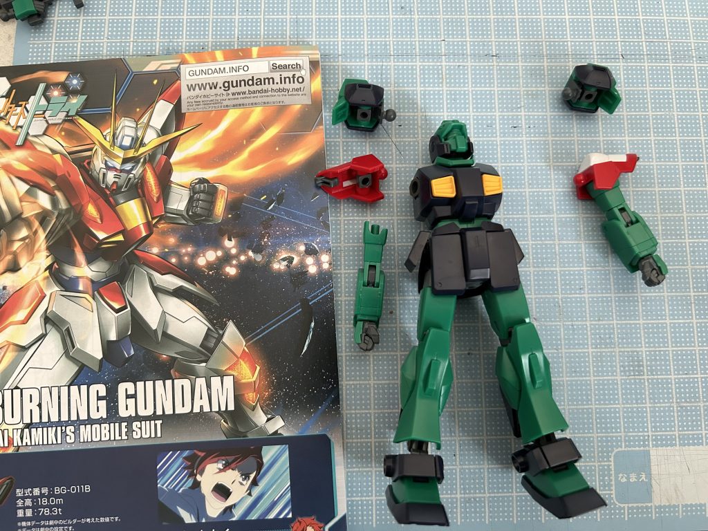 改造は肩・頭・首・胸です。肩：そのままでは形状が違うため、似てるなぁと思った（写真）ビルドバーニングを使用しました。ただ付け替えただけでは腕の可動域が落ちるため、ビルドバーニングの体と腕の接続部分をくり抜きネモの腕に合わせて作り直しました。